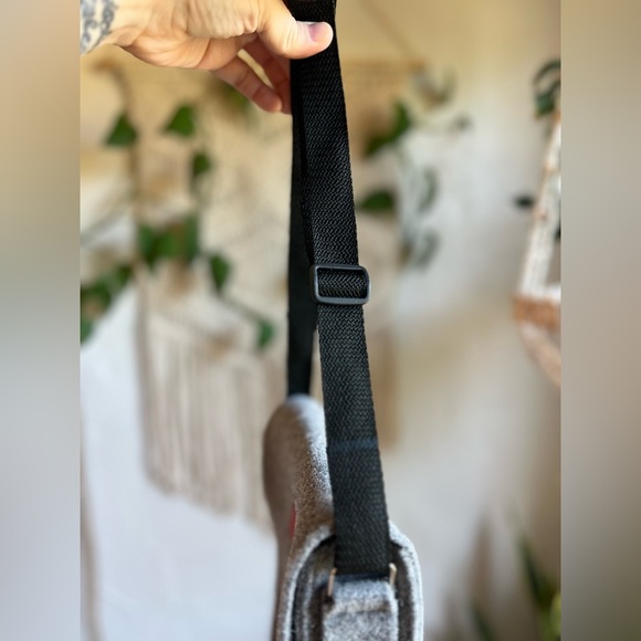 Handmade Felt Crossbody Bag German Black Forest Hat Embroidery, Bollenhut Purse - Picture 4 of 11